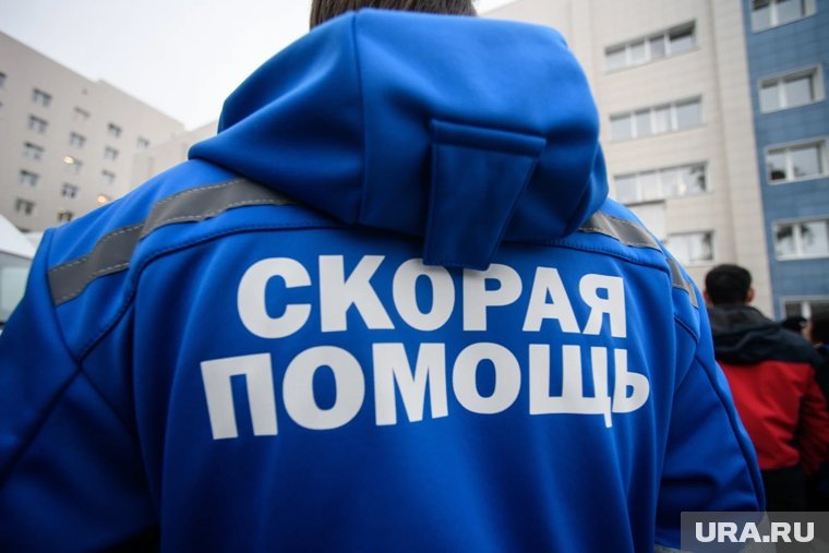     Одну из девочек увезли в больницу