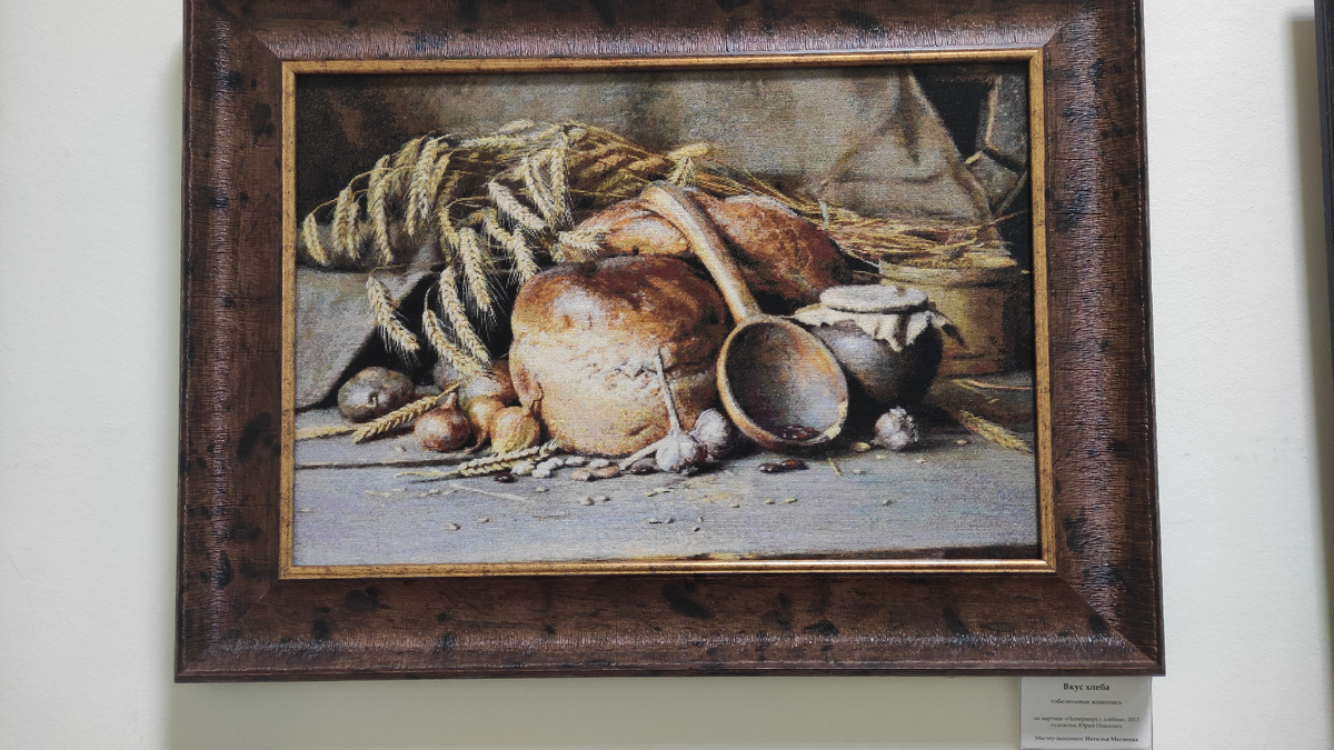 Вот, например, "лëгкая" работа с точки зрения моего мужа 😂 Полкартины "одной ниткой [цветом]" 😂