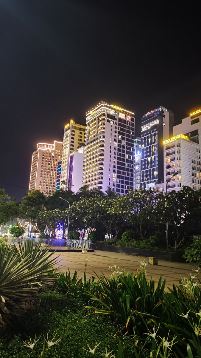 Туристический Нячанг ночью