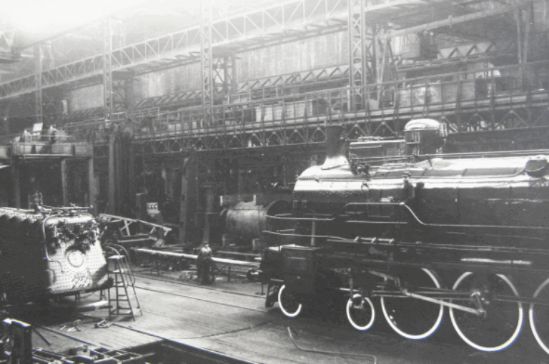 Сборка паровозов на Путиловском заводе, начало XX века