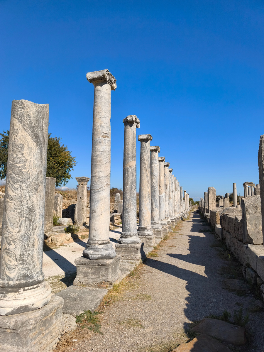 На улицах древнего Перге