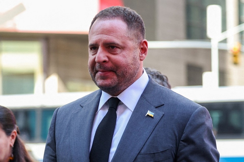    Глава офиса Зеленского Андрей Ермак запросил военную помощь у ЕС и Британии, заявив, что ВСУ не способны удерживать фронт. REUTERS