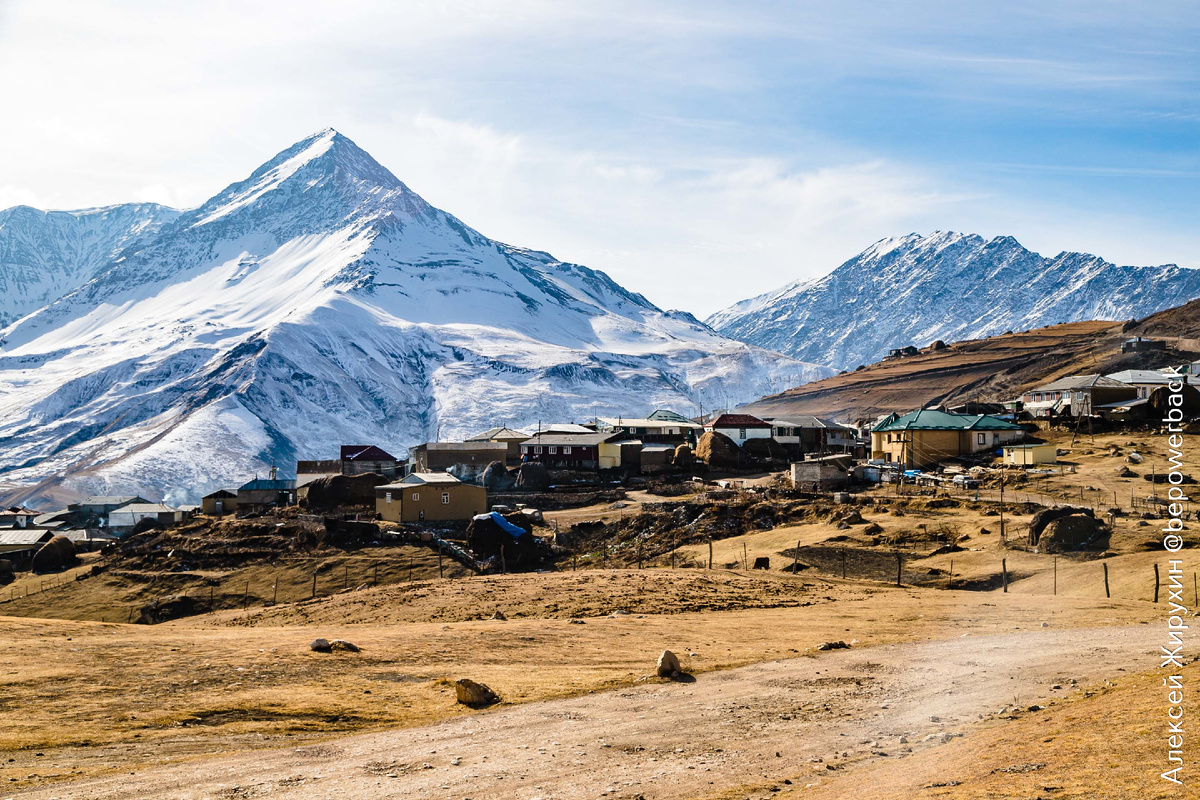 Это не Швейцария и не Непал. Это Дагестан. Куруш, самое высокогорное поселение Европы, расположилось на высоте 2560 метров под сенью Кавказского хребта