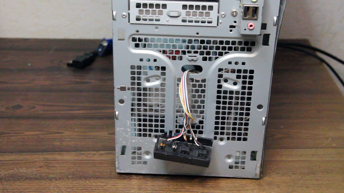 передняя панель отсуствует