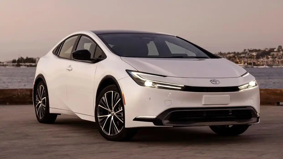 Toyota Prius 5-е поколение 2025 год.