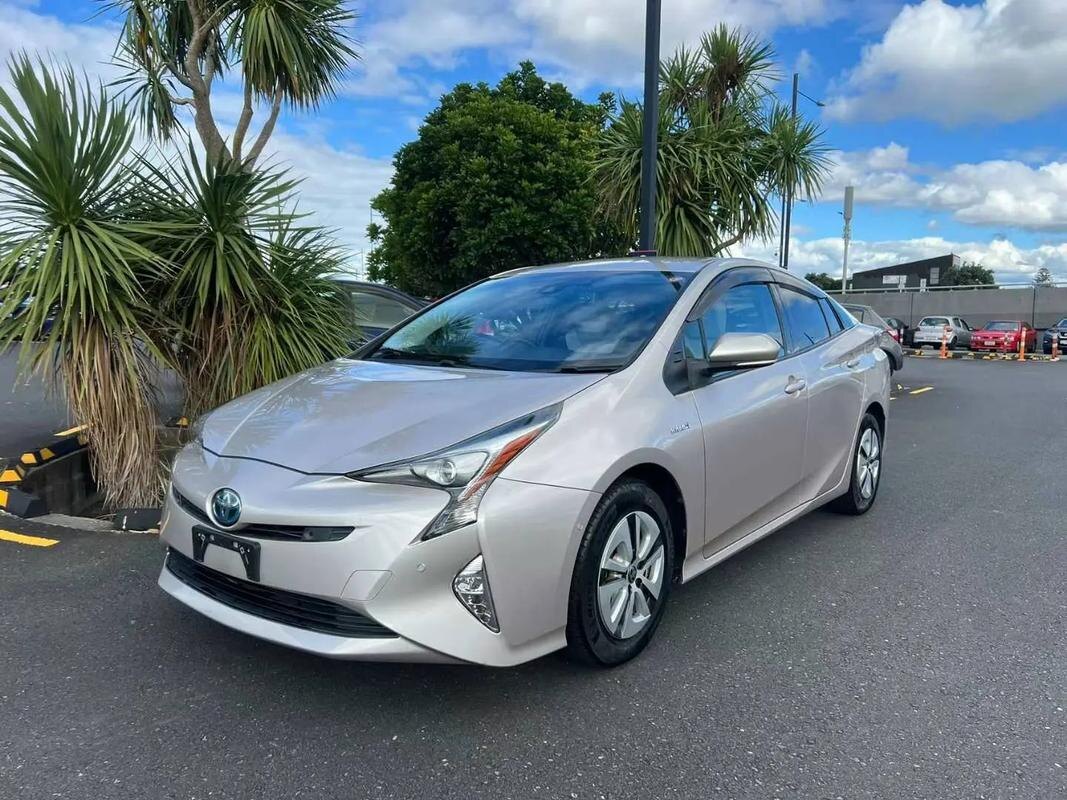 Toyota Prius 4-е поколение 2018 год.