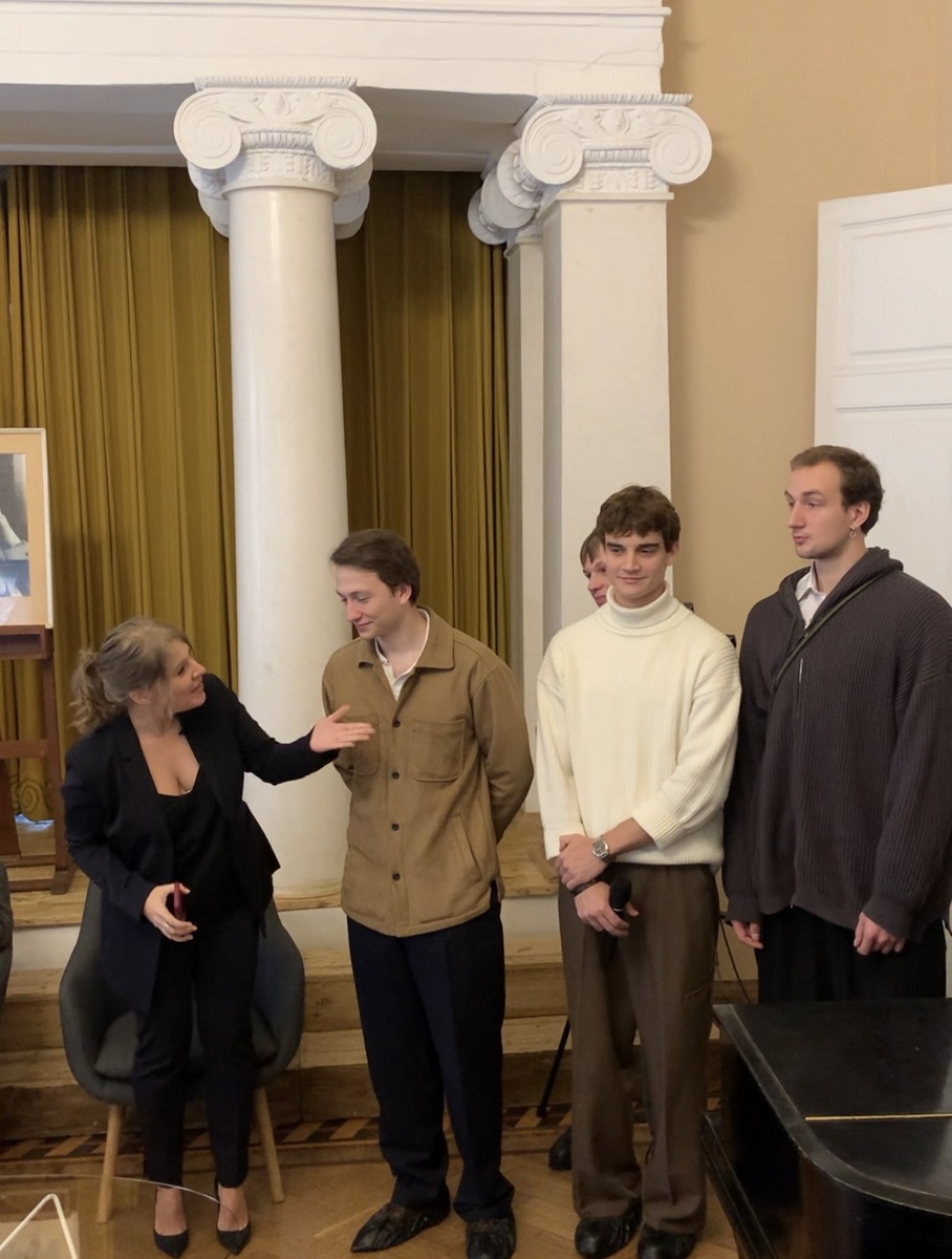 Студенты школы-студии МХАТ