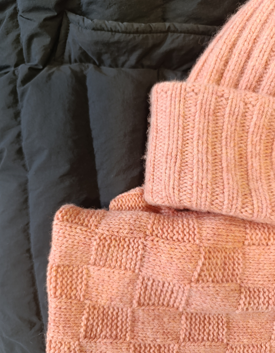 Фото готовой работы вместе с пуховиком черного цвета (буду носить с ним) 2 фото в галерее