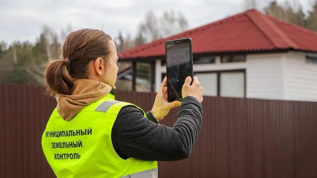 Одной из наиболее распространенных проблем Московской области остается самовольное занятие земли