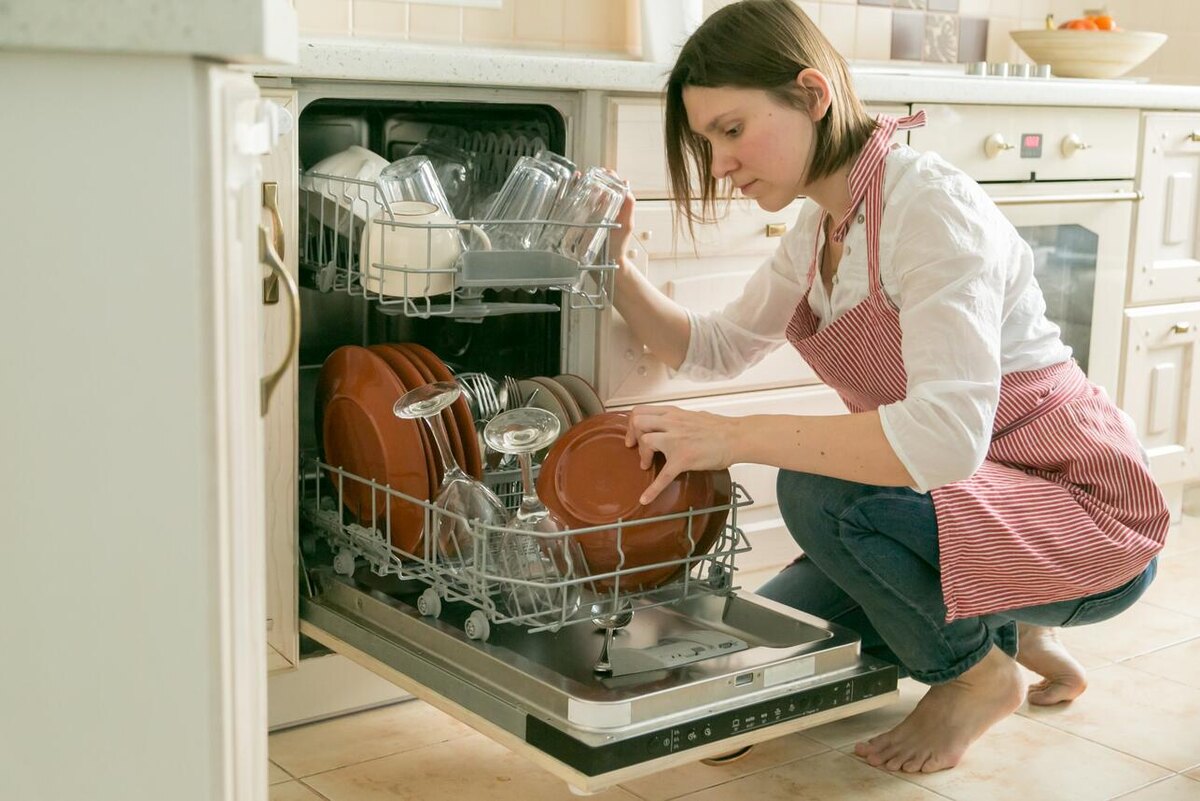    Посудомоечная машина 123RF/legion-media.ru