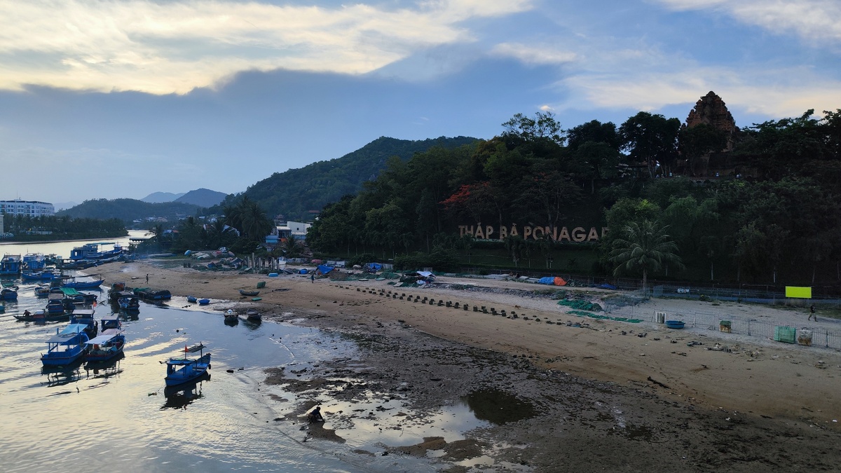 Рыбацкие лодки недалеко от рыбацкой деревни ))