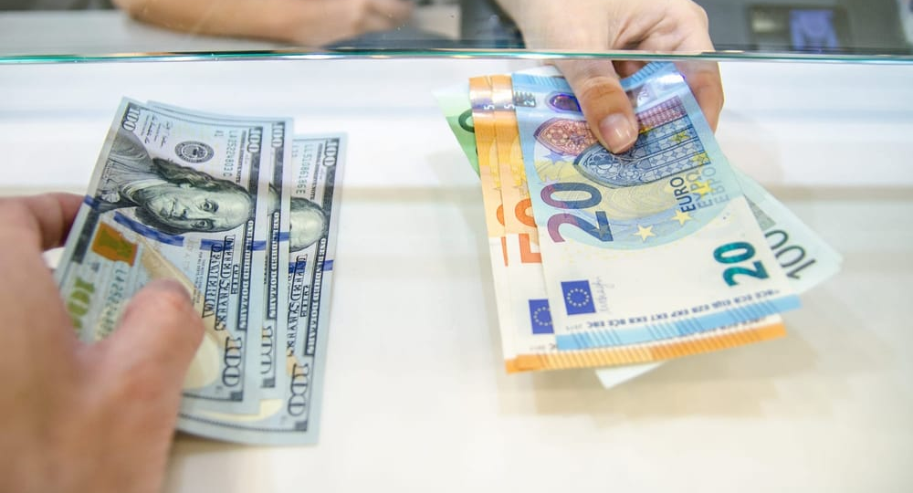 Почему курс валюты меняется каждый день — и как это отражается на твоем кошельке