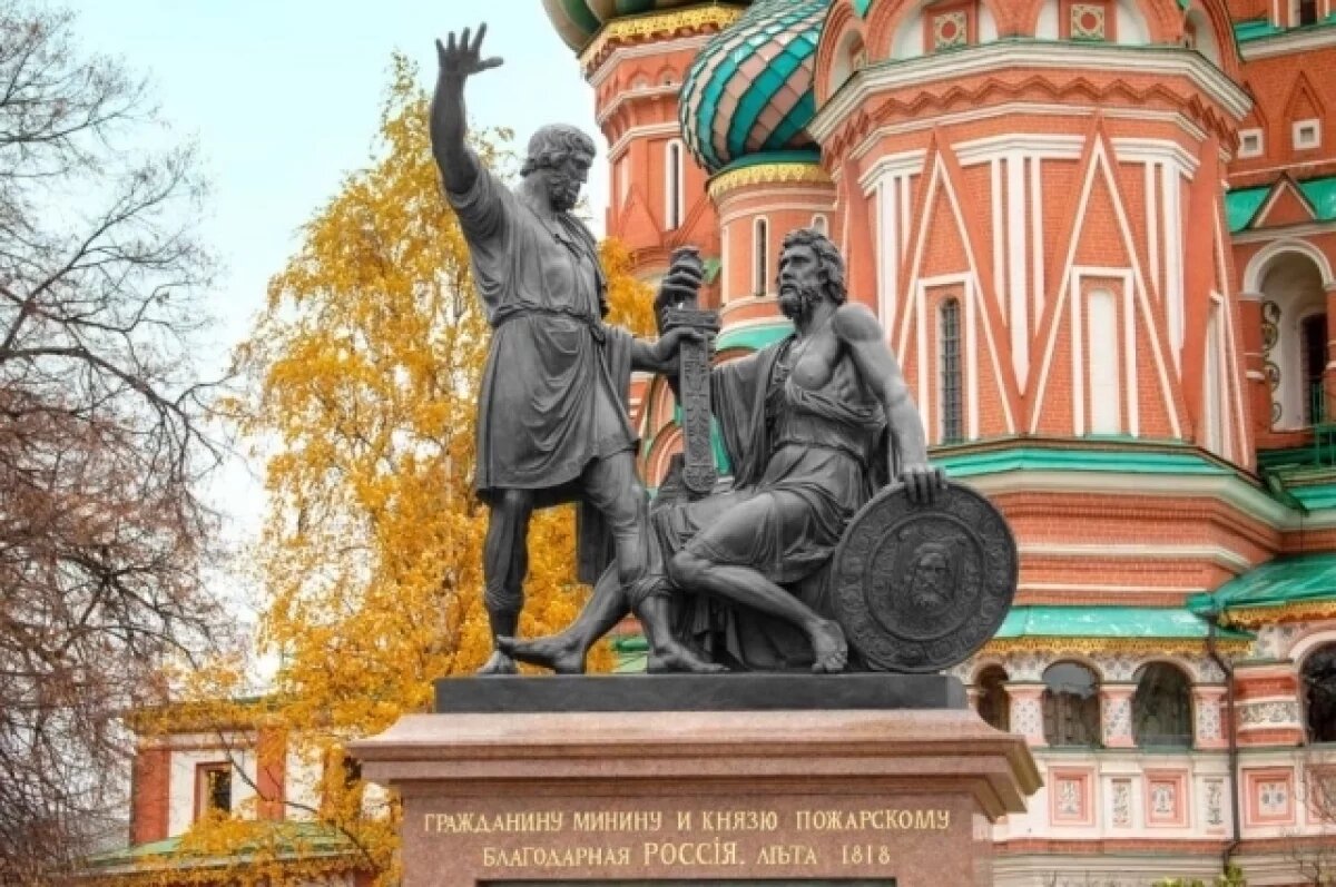    Паслер поздравил уральцев с Днём народного единства