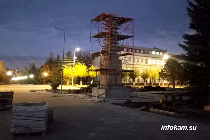    Возведение стелы «Рубеж Сталинградской доблести» в Камышине (фото Петра Баранова)