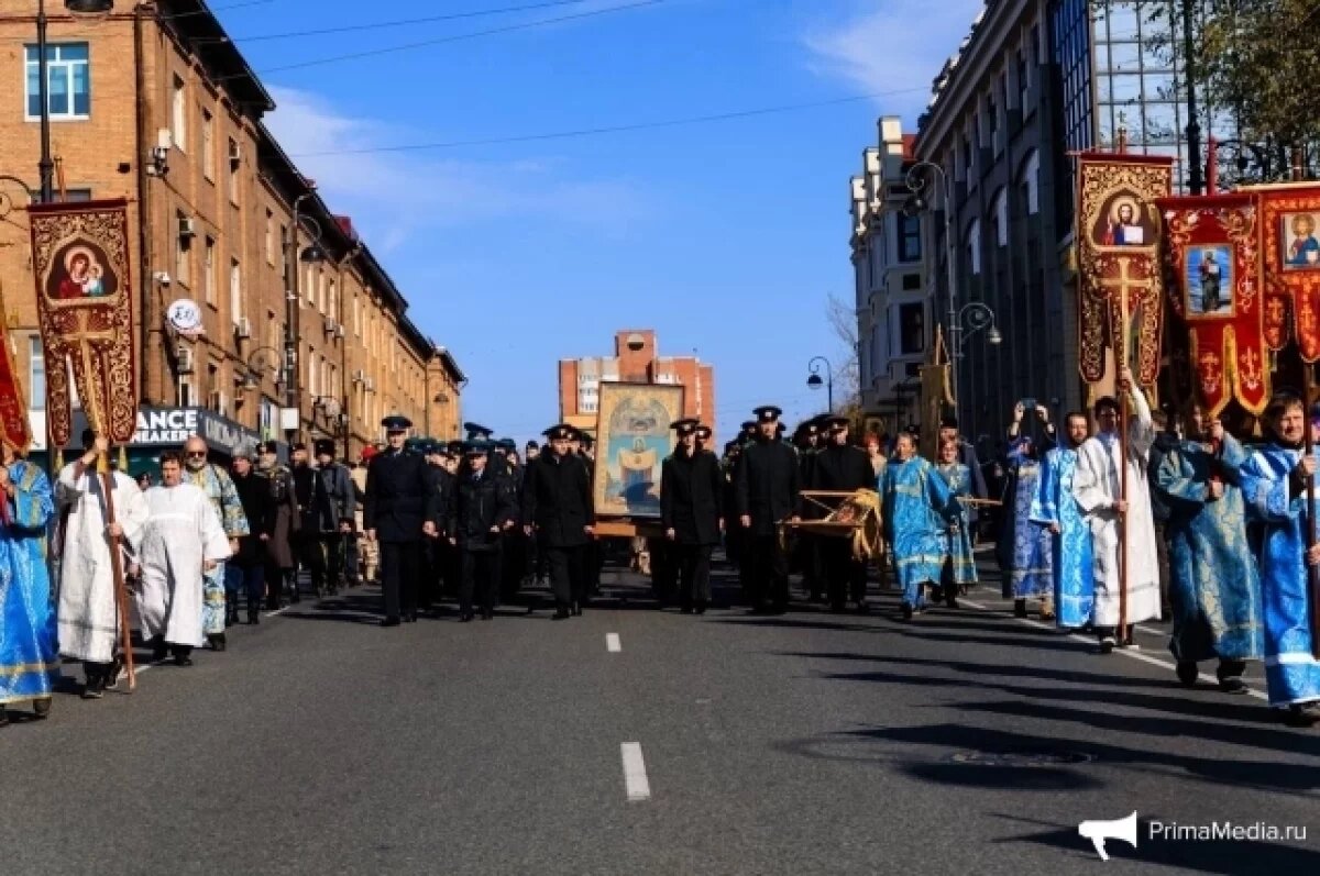    Под звон колоколов: многолюдный крестный ход прошел в центре Владивостока