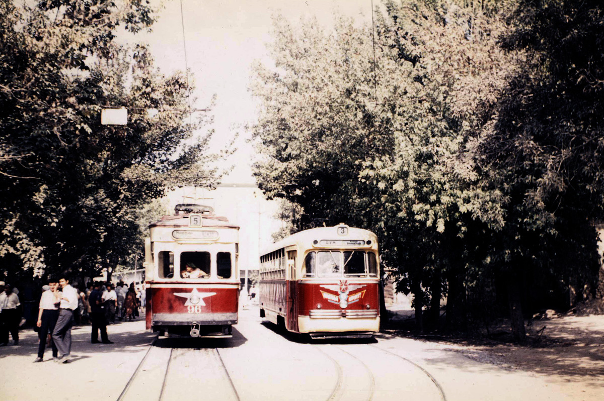 Улочка зеленая...