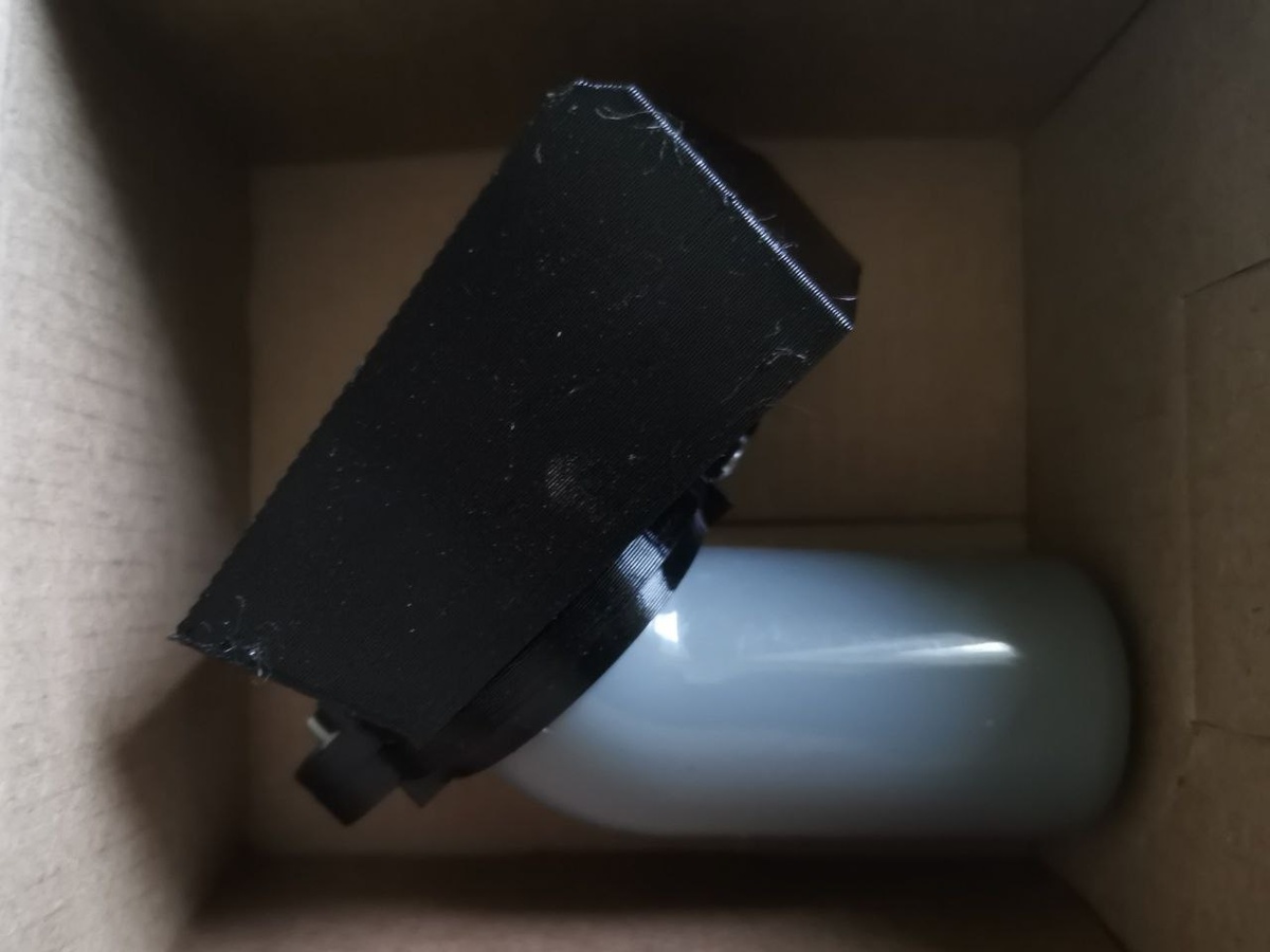 Гаджет, состоящий из фланца на патрубок печки, отпечатанный на 3D принтере и куска канализационной трубы