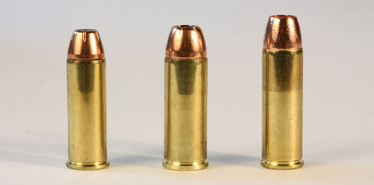 Патрон .480 Ruger (в.) обладает значительно большей мощностью по сравнению с проверенным временем .44 Magnum (л.), при этом он имеет меньшую отдачу, чем .454 Casull (р.).