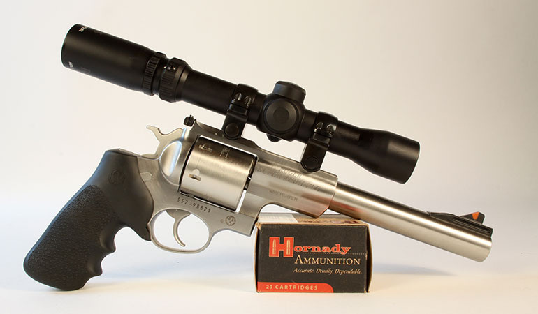 Super Redhawk — тяжелый револьвер крупного калибра. С оптическим прицелом Burris 1.5-4X его вес превышает 1,8 кг. Но этот внушительный вес помогает точнее управлять мощными патронами, например, .480 Ruger.