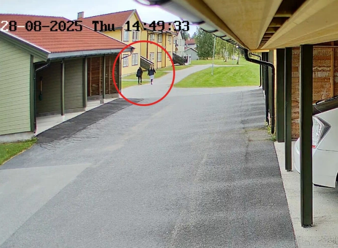 ВОЗМОЖНЫЕ ПРЕСТУПНИКИ? Полиция хотела бы связаться с этими двумя женщинами, которые находились в этом районе в данный период времени. Foto: Privat. 