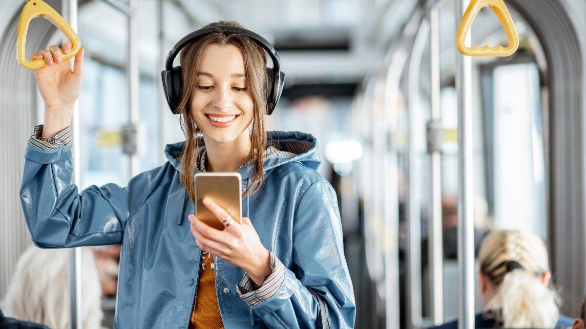    Ученые планируют адаптировать технологию для различных видов транспорта. Это открытие может помочь миллионам людей, страдающих от укачивания в поездках / Фото: Shutterstock