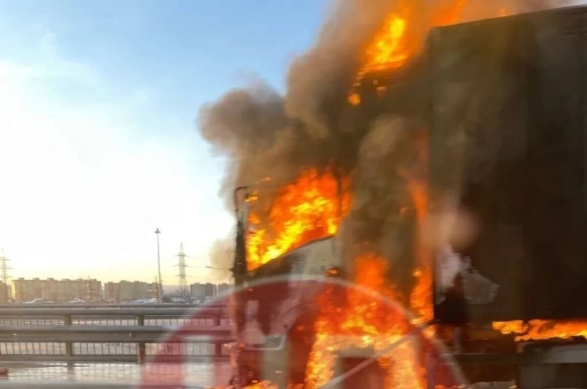    Очевидцы сообщают о загоревшейся фуре на Южном обходе Перми