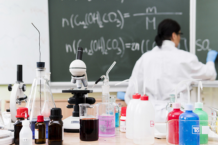    «Призерам ВсОШ выплачивают дополнительную стипендию, так называемый грант президента РФ, для которого каждый год нужно предоставлять свои достижения, в том числе олимпиадные».   
Фото: ru.freepik.com