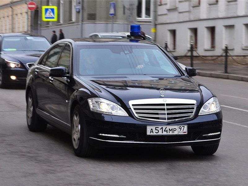 Единство с народом на крыше авто.