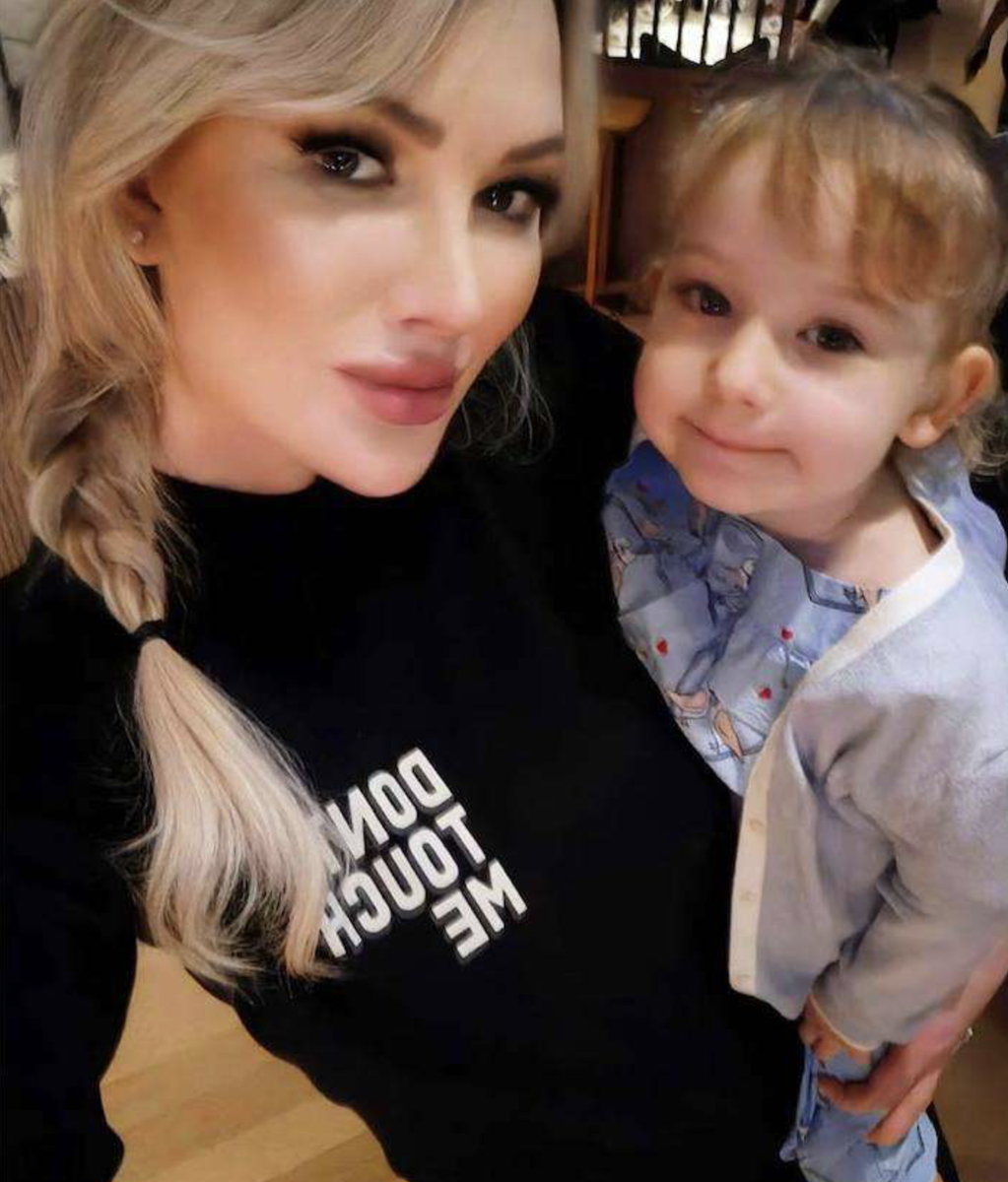    Инна Михайлова с внучкой