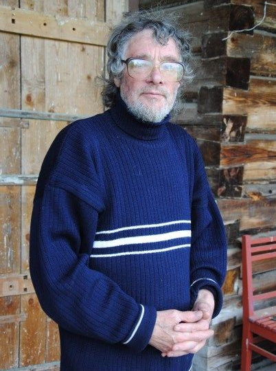 Отшельник 50 лет восстанавливает дворец миллионера в лесу. Что он с ним сделал и как сейчас выглядит это место?