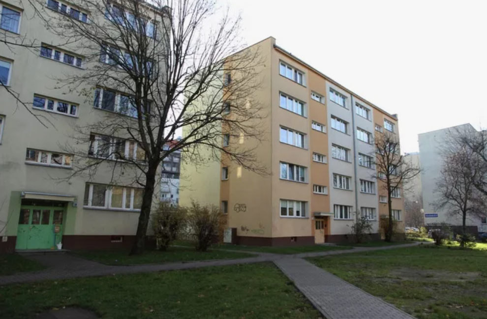 Застройка спальных районов Польши очень напоминает Российскую. 