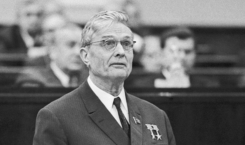 Они не прав, моё мнение правильное...