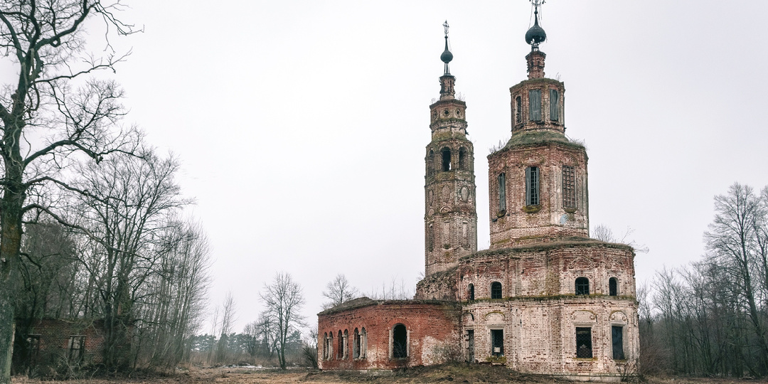 СТАРИННОЕ ЗАБРОШЕННОЕ СЕЛО С БОГАТОЙ ИСТОРИЕЙ. ТУТ БЫЛА ПЕРВАЯ В РОССИИ ИГОЛЬНАЯ ФАБРИКА.
