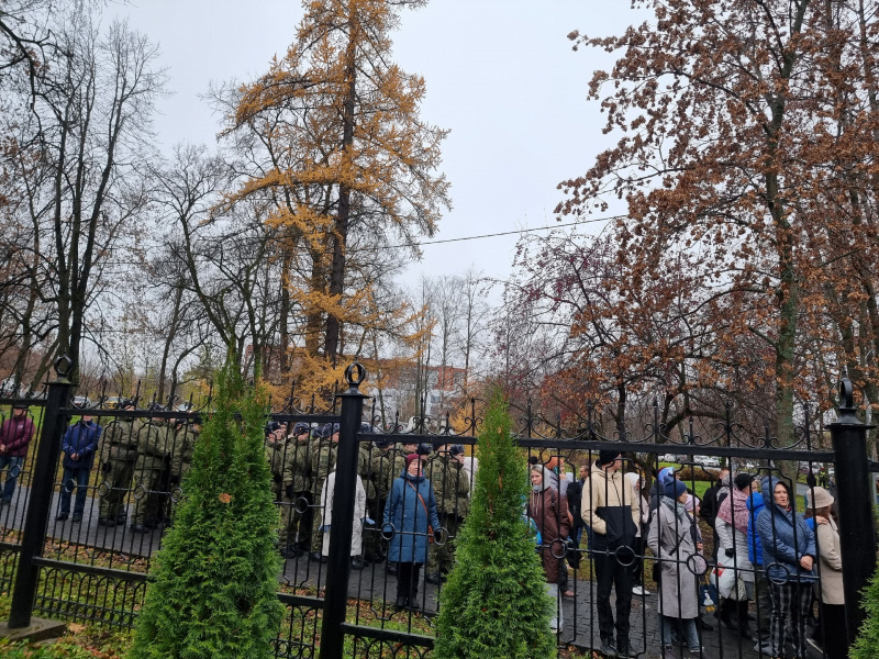    Народ начал собираться на крестный ход в ПетрозаводскеИрина Яковлева