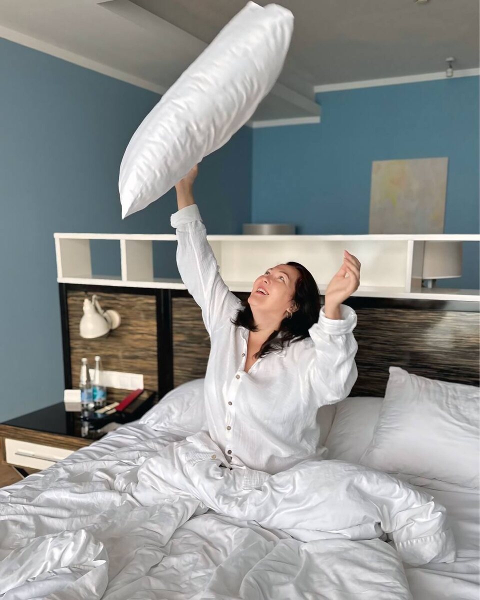 Привет, я Оксана. В марте 2024 года мы переехали из Перми в Анапу. Мы семья медиков. Муж работает на скорой, я занимаюсь детьми (их у нас трое)  и веду блоги в социальных сетях. Подписывайтесь и следите за жизнью многодетной семьи на берегу Черного моря.