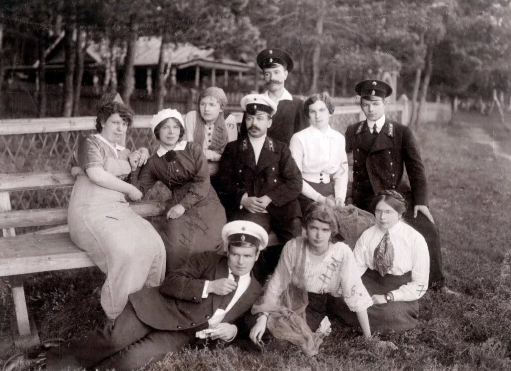 Преподаватели Шадринского реального училища и женской гимназии: Пактовская Л.И., Дубинская, Лещева и др..