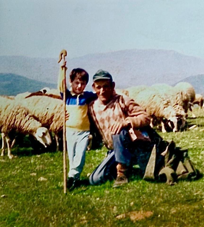 Ставрос со своим дедушкой в Греции