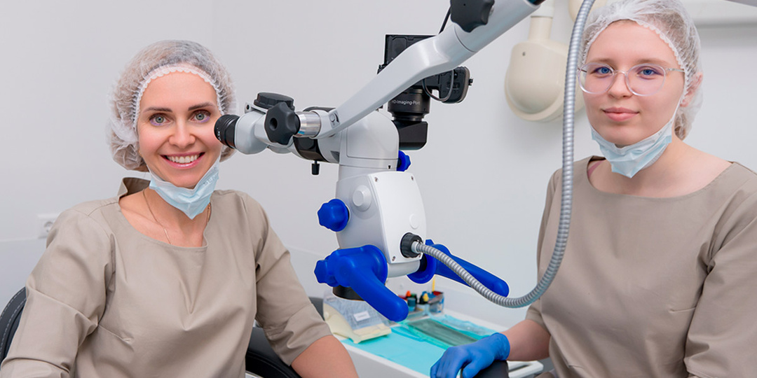 Закрыли щели между зубами композитными реставрациями