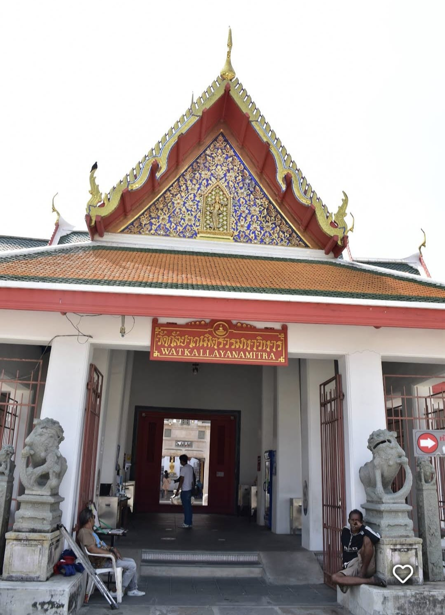 Вход в храм: ничто не предвещало беды. 