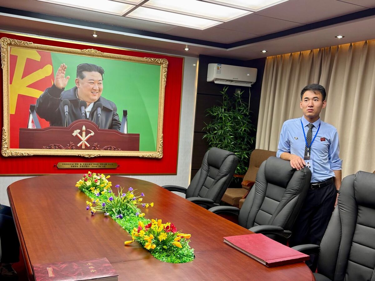 Наш гид в Пхеньяне.