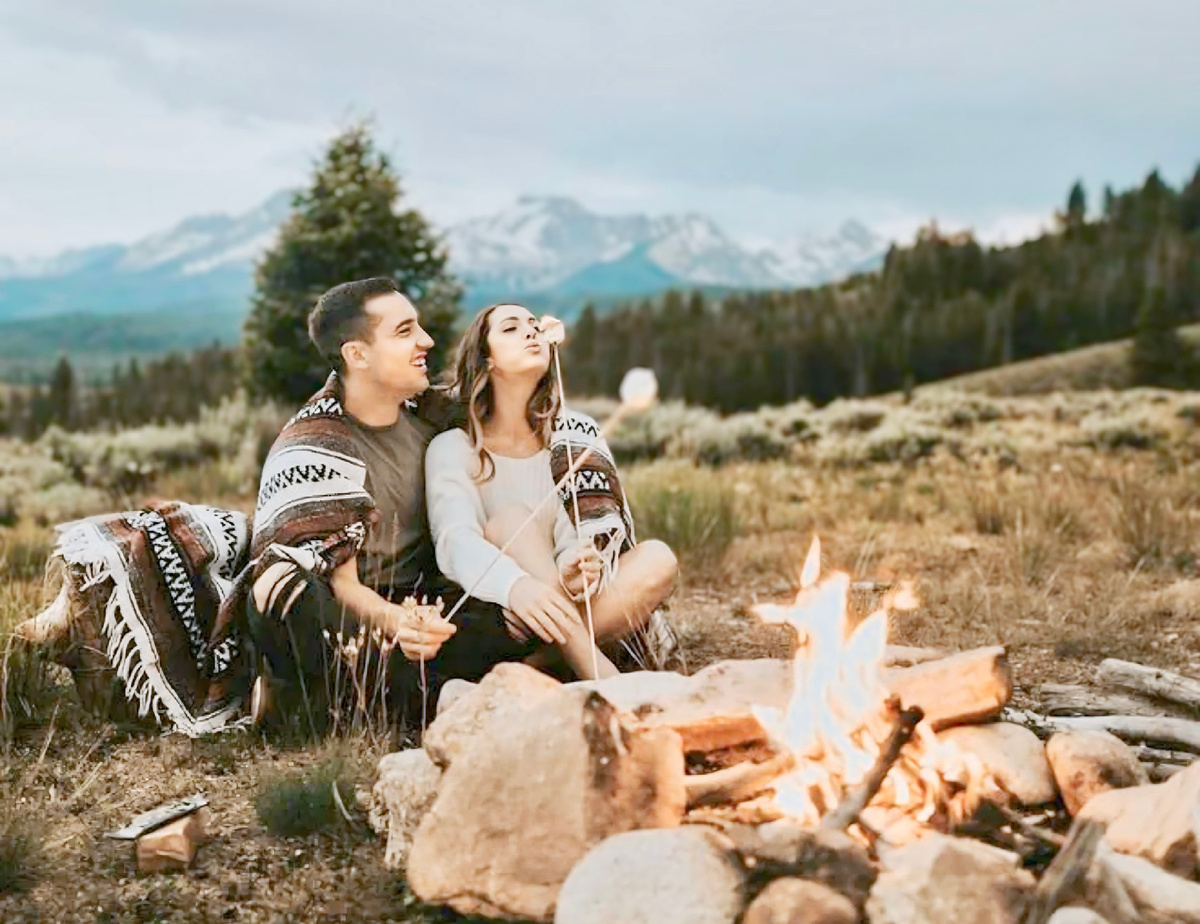 Эти двое, пока они вместе, забывают обо всём и обо всех на свете