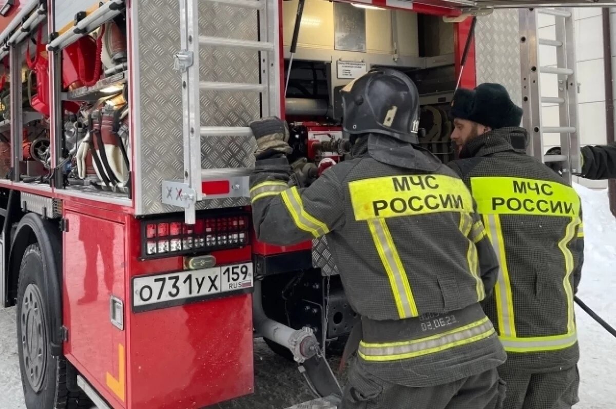    В Перми пожарные спасли из горящего многоквартирного дома четверых человек