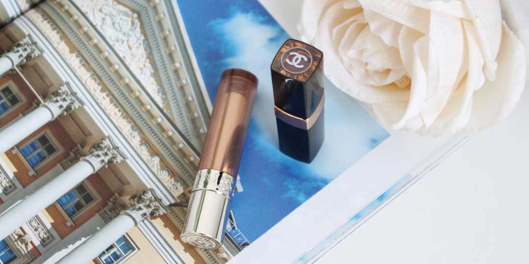 Не близнецы, но братья. Бальзамные помады Clarins 04 Almond и Chanel 54 Boy.