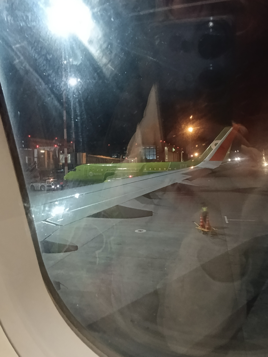 Я сидела у окошка😁