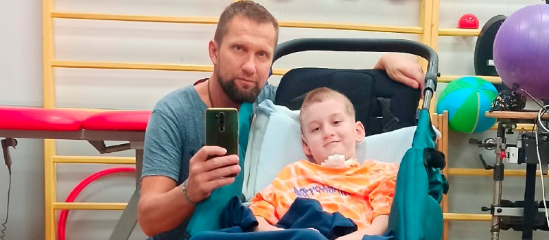    Укушенный клещом ребенок из Карелии через боль и слезы делает шаги к жизнисо страницы Валерия Соловьева