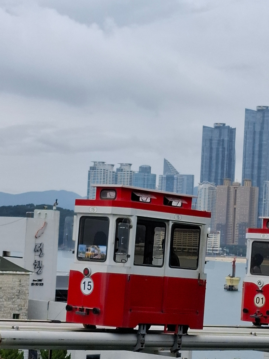 Капсула в Haeundae Blueline Park. Пусан. Южная Корея