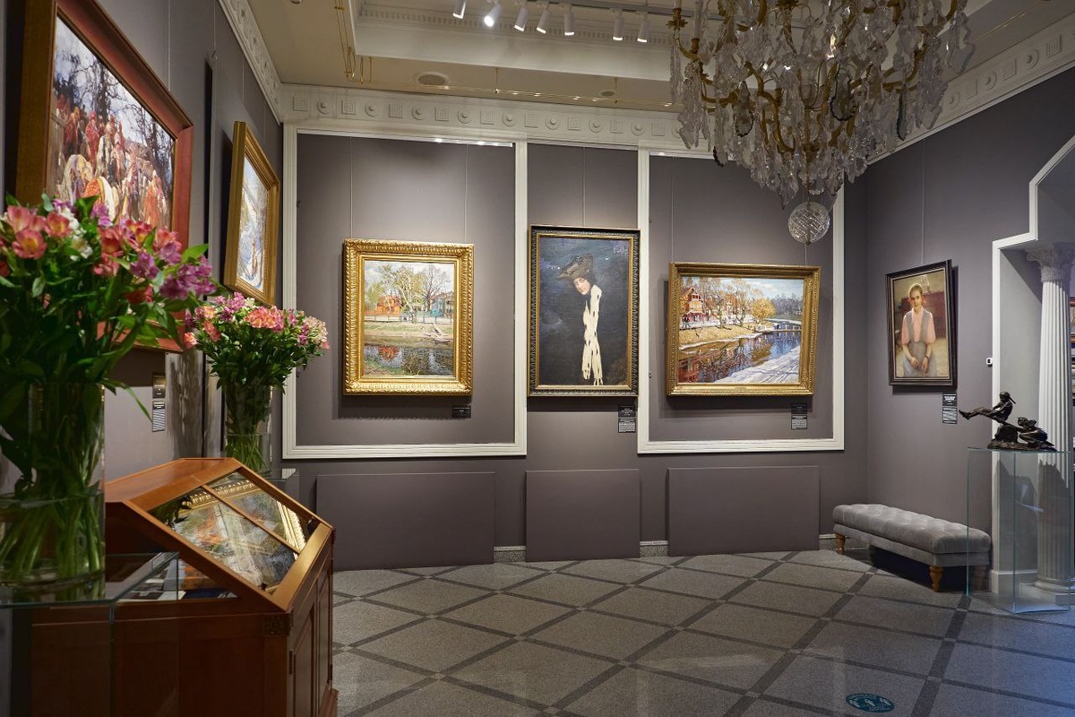 Экспозиция выставки в залах Антикварной галереи "Петербург", Невский пр. 54 