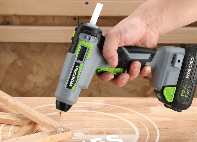 Аккумуляторный клеевой пистолет WORKPRO