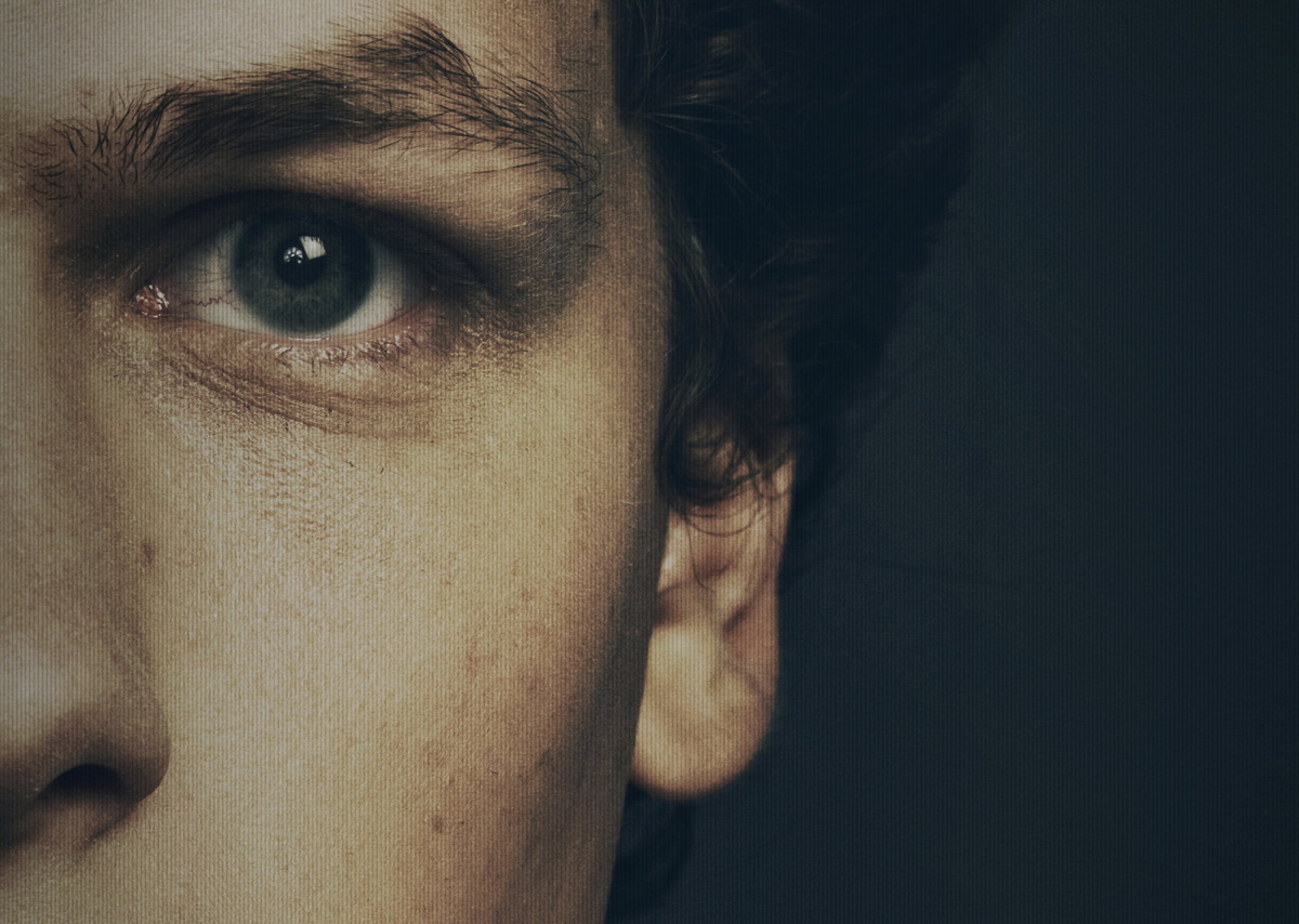 Постер фильма «Социальная сеть»: Взгляд, изменивший онлайн-мир, абсолютная концентрация на пути к успеху, (источник: kinopoisk.ru)