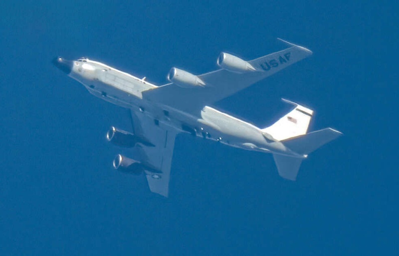    Американский самолёт-разведчик в течение минувшей ночи летал в районе Сочи и Крыма